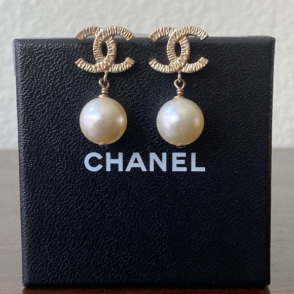 CHANEL CC PEARL DROP VINTAGE EARRINGS